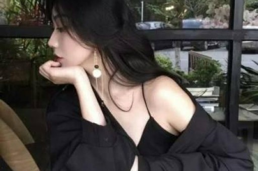 闫学晶直播“哭穷”引风波 道歉被指“知道疼了而非知道错了”